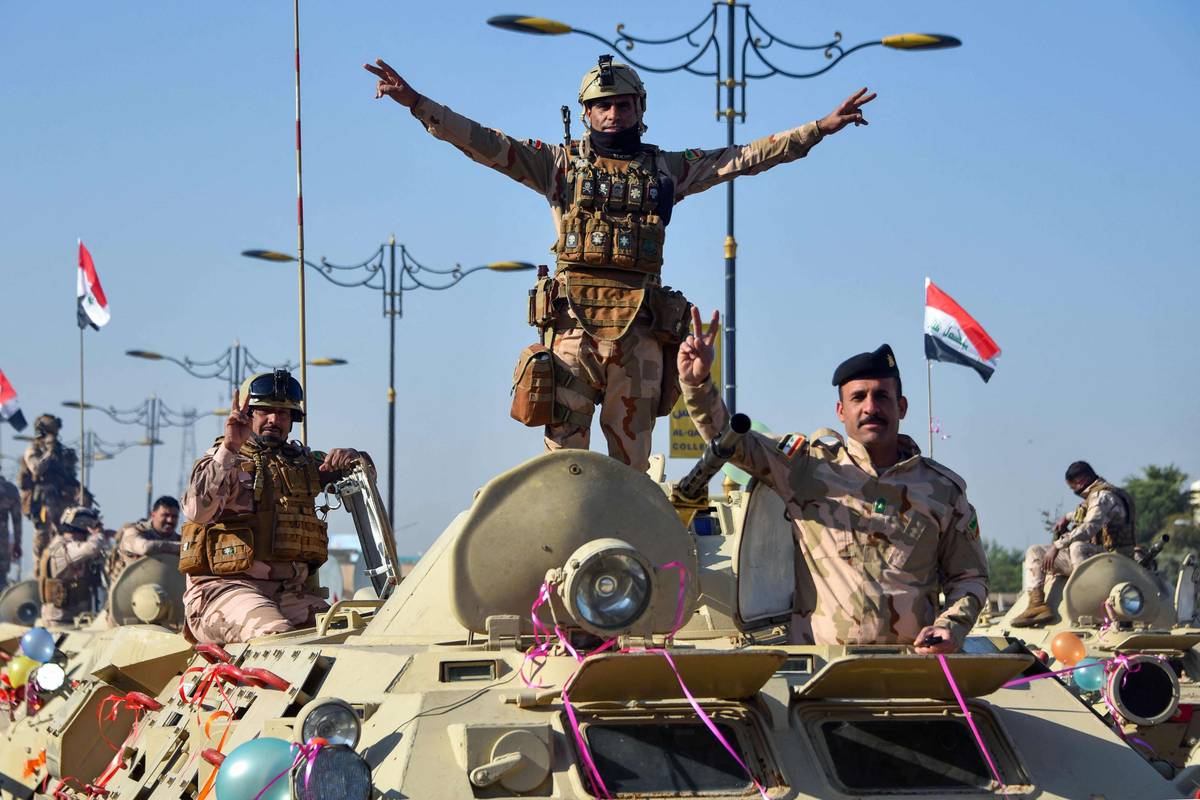 قوات من الحشد الشعبي تشارك في استعراض الجيش العراقي
