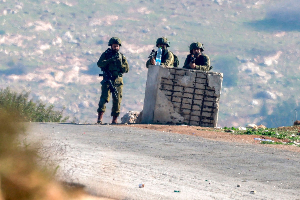 الفصائل الفلسطينية تنجح في اختراق الحواجز الاسرائيلية رغم التشديد الأمني
