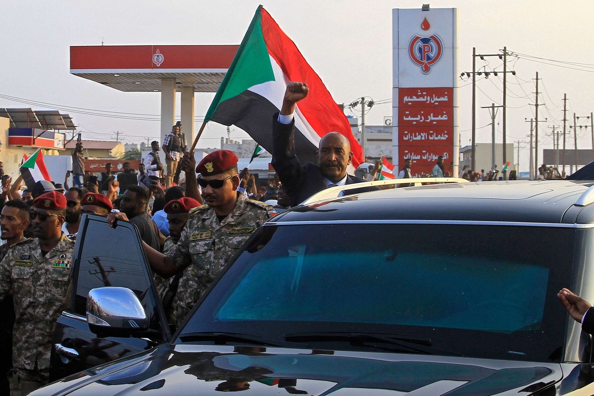 البرهان يدخل في أزمة مع العديد من دول الجوار
