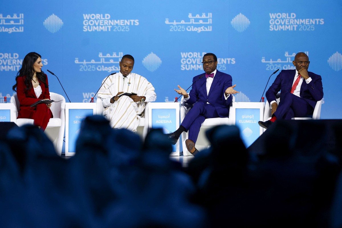 عشرات الوفود الحكومة تشارك في القمة الإماراتية