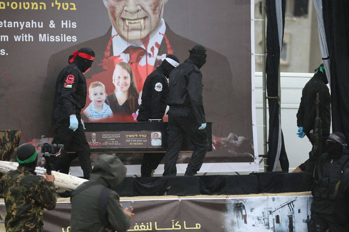 تسليم جثامين لرهائن إسرائيليين في غزة