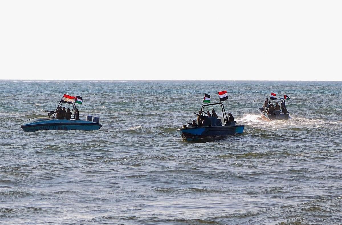المتمردون في اليمن يتخذون من إسناد غزة ذريعة لاستهداف الملاحة البحرية
