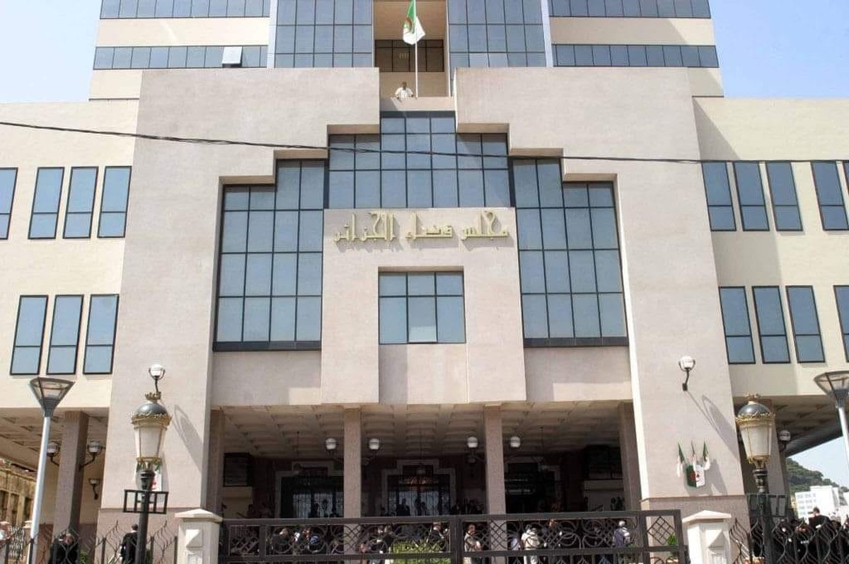 المحاكمة ستكون علنية لتكشف خبابا "الفساد السياسي"