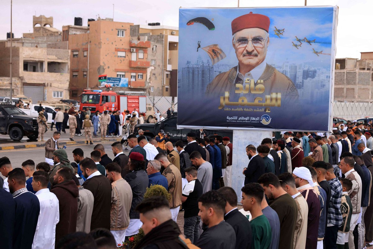 حفتر يسعى للحضور السياسي من خلال المشاريع التنموية في الجنوب الليبي