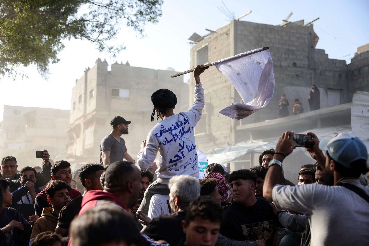 المتظاهرون طالبوا مصر بالعمل على ايقاف الحرب