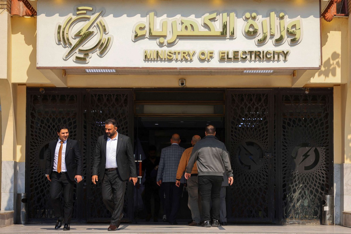 العراق بحث عن شراكات مع دول في المنطقة لانهاء أزمة الكهرباء مع اقتراب الصيف