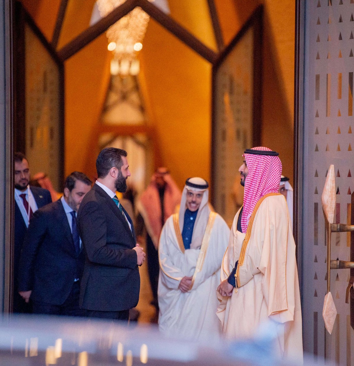 الدعم السعودي لادارة الشرع يؤسس لدعم خليجي أوسع لسوريا الجديدة