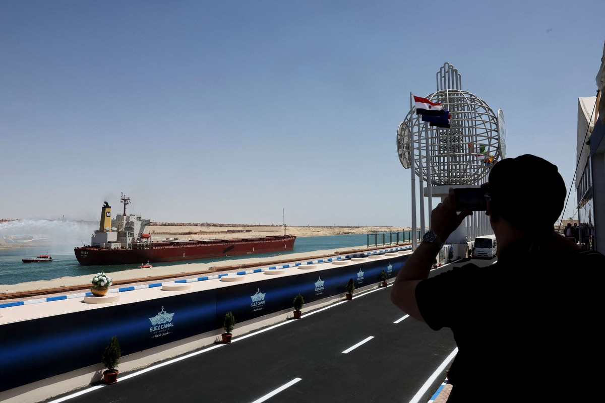 قناة السويس تخضع لنظام قانوني مصري يستند إلى تشريعات واضحة