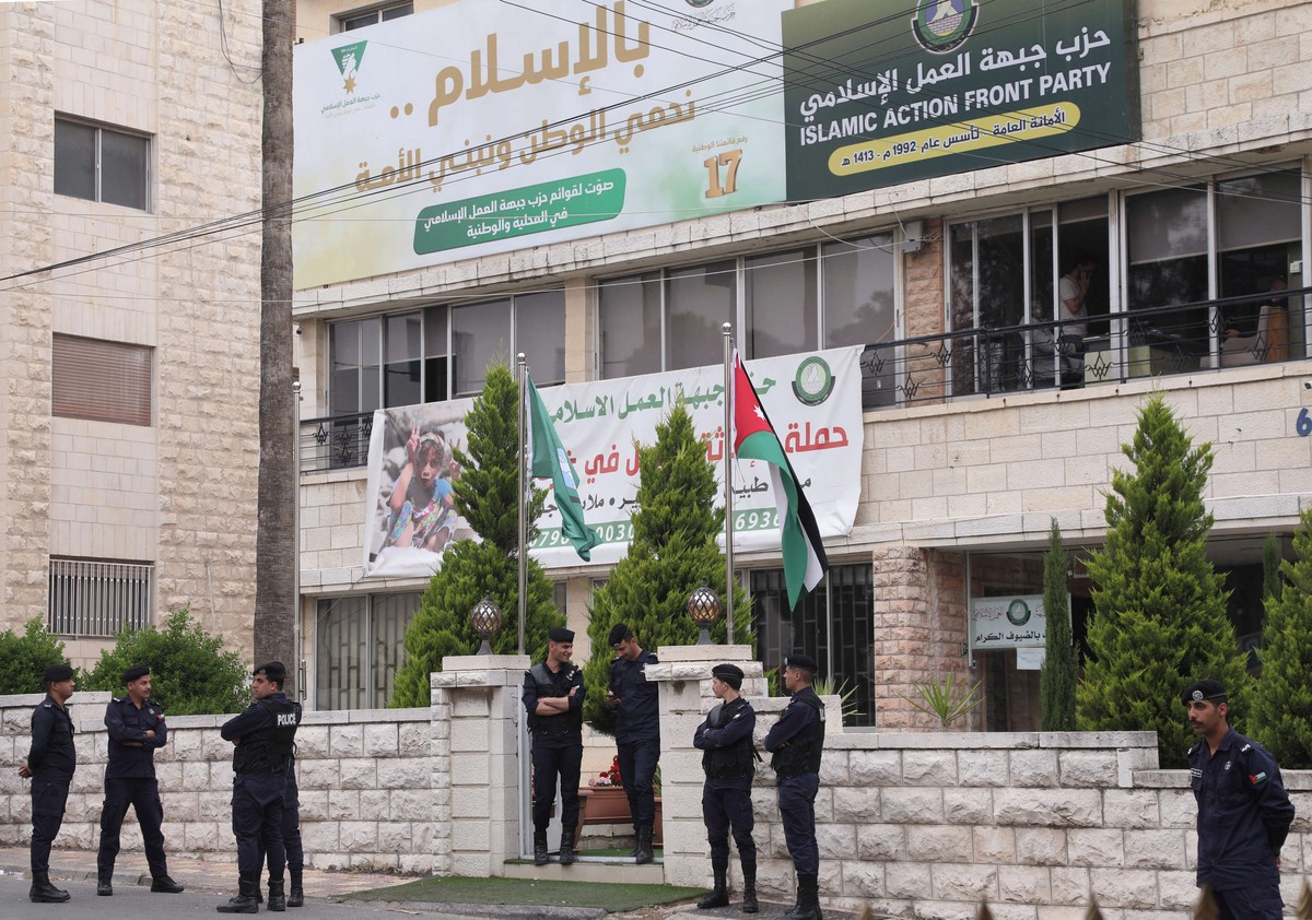 الأمن الأردني يداهم مكاتب جبهة العمل الإسلامي ويصادر وثائق 