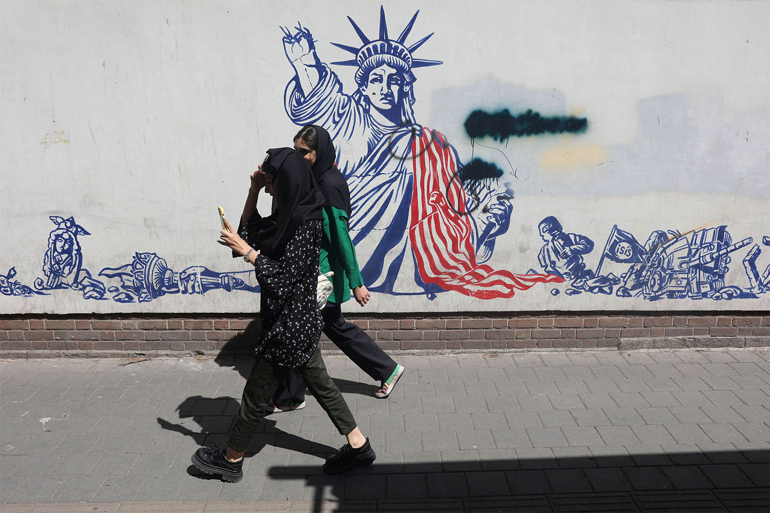 More US sanctions despite the talks