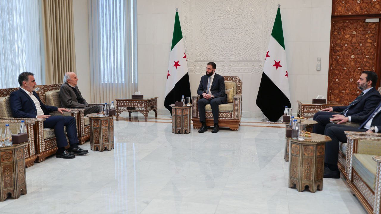 جنبلاط شكر الشرع على النجاح في القاء القبض على قتلة والده