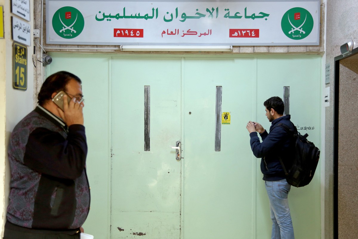 إغلاق مكاتب الجماعة بعد اكتشاف مخطط تخريبي مرتبط بأعضائها 