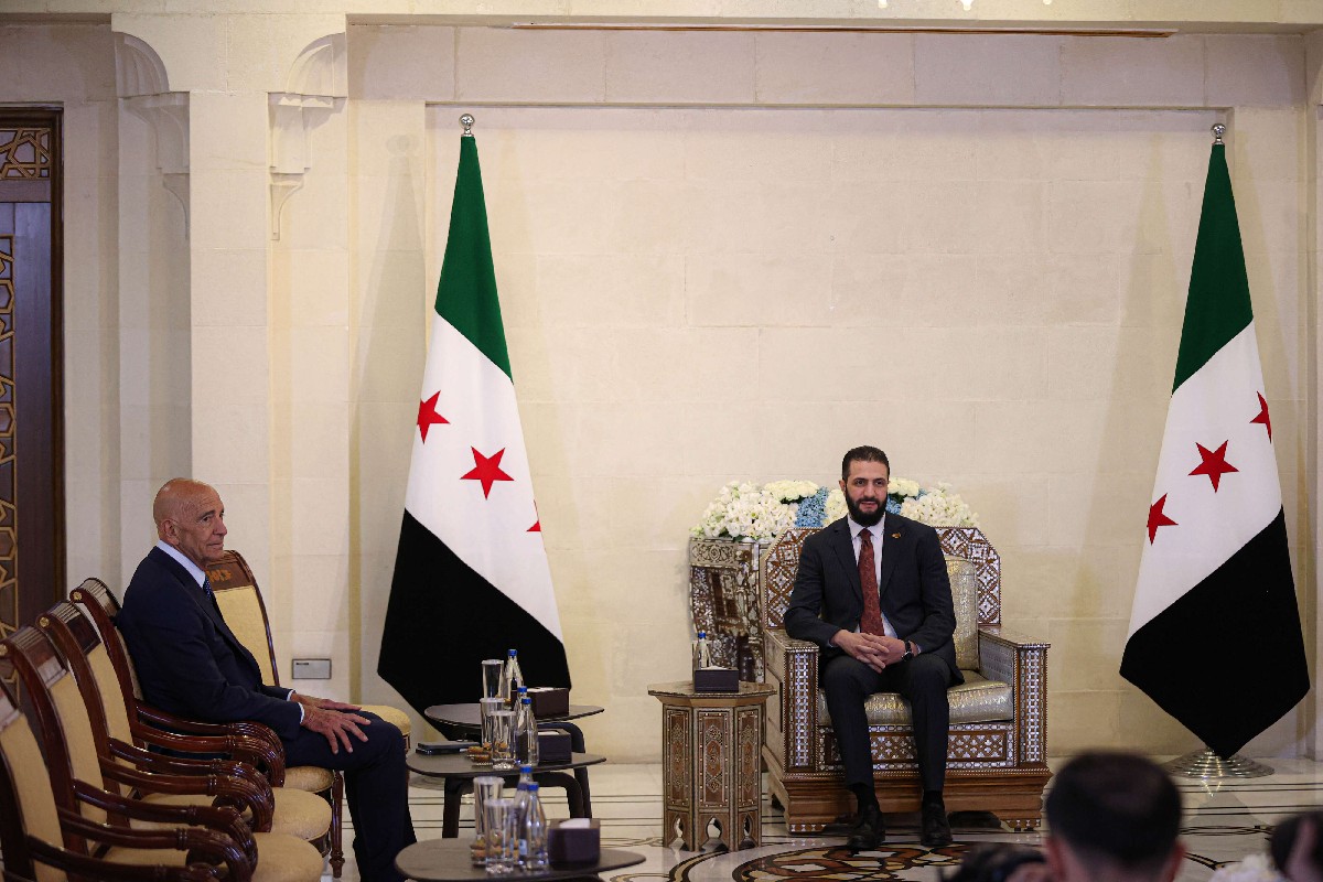 لقاء الشرع بالمبعوث الأميركي سيتناول ملفات حاسمة بشأن مستقبل سوريا