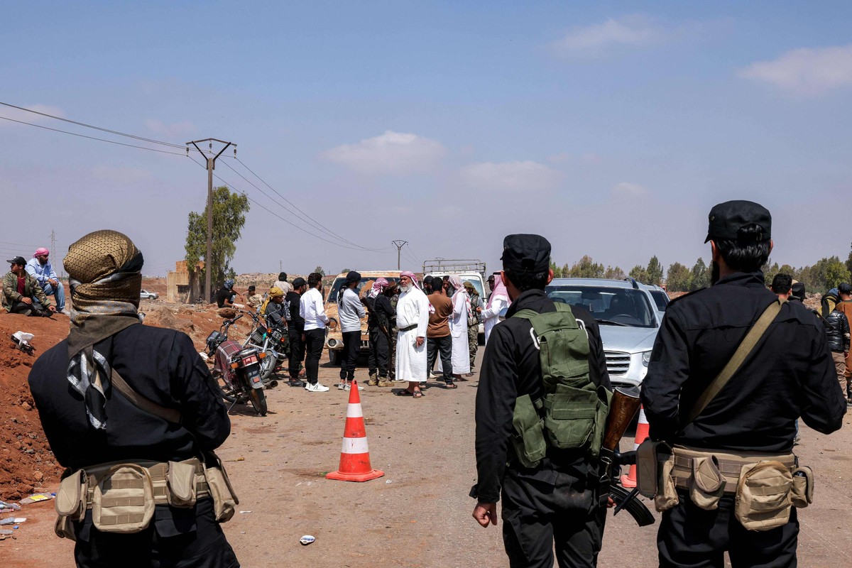 إجلاء 1500 شخص من عشائر البدو