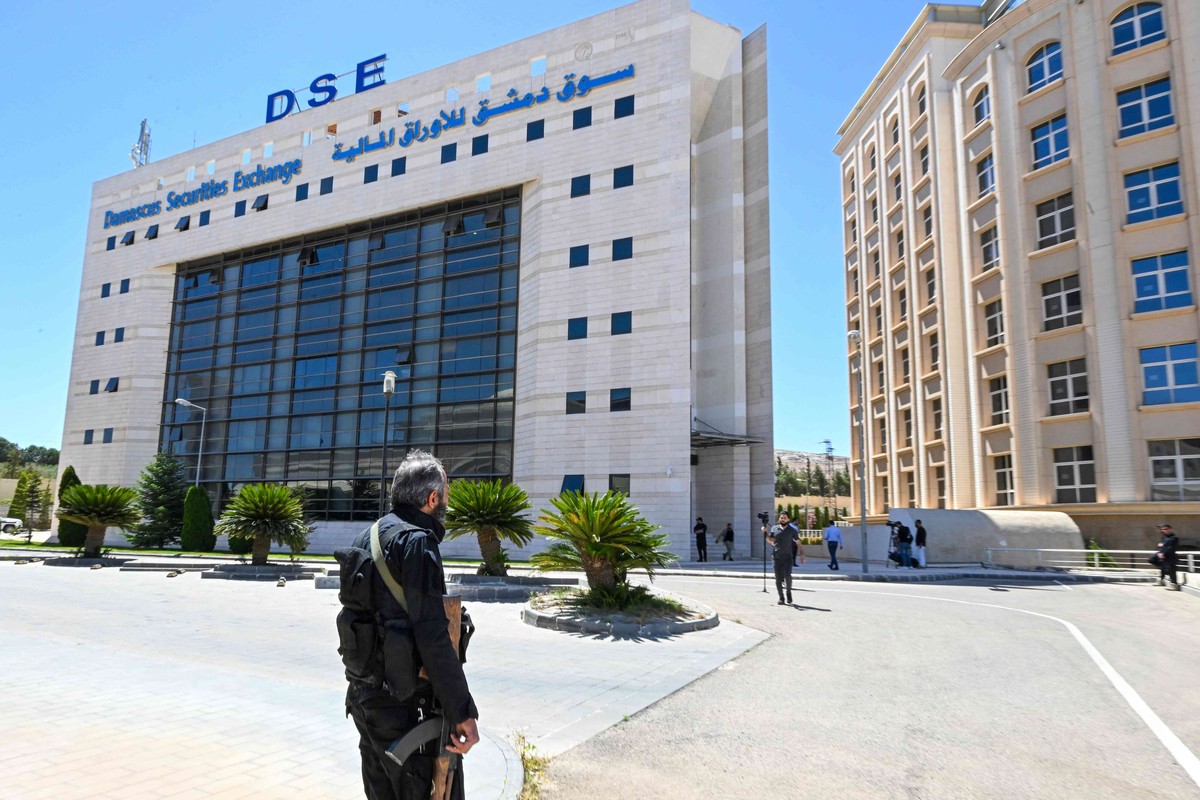 لجنة الظل لديها سلطة واسعة على الاقتصاد السوري