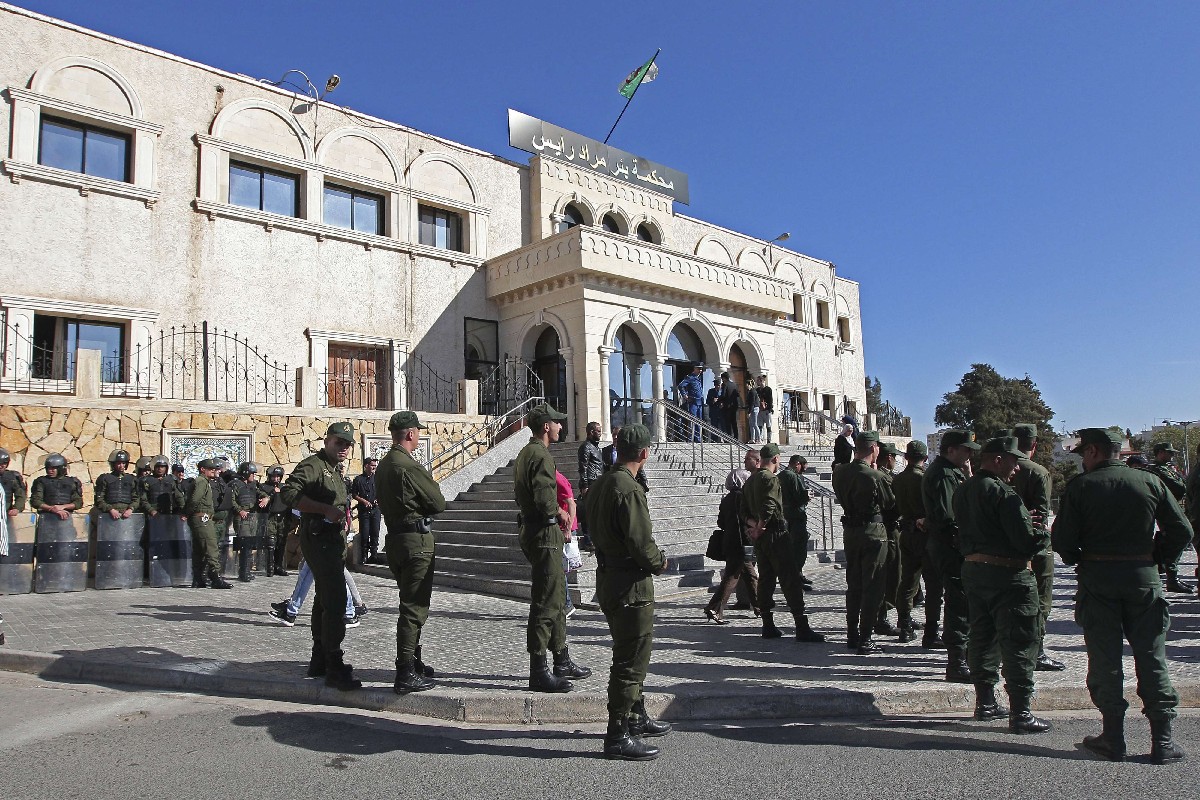 السلطات الجزائرية تواجه اتهامات باستخدام القضاء لترهيب النقابات 