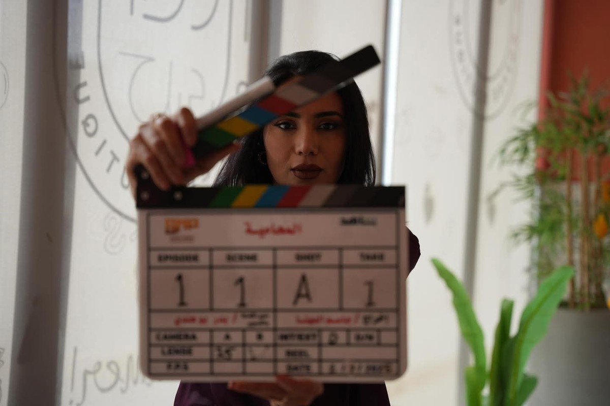 لبنى عبدالعزيز