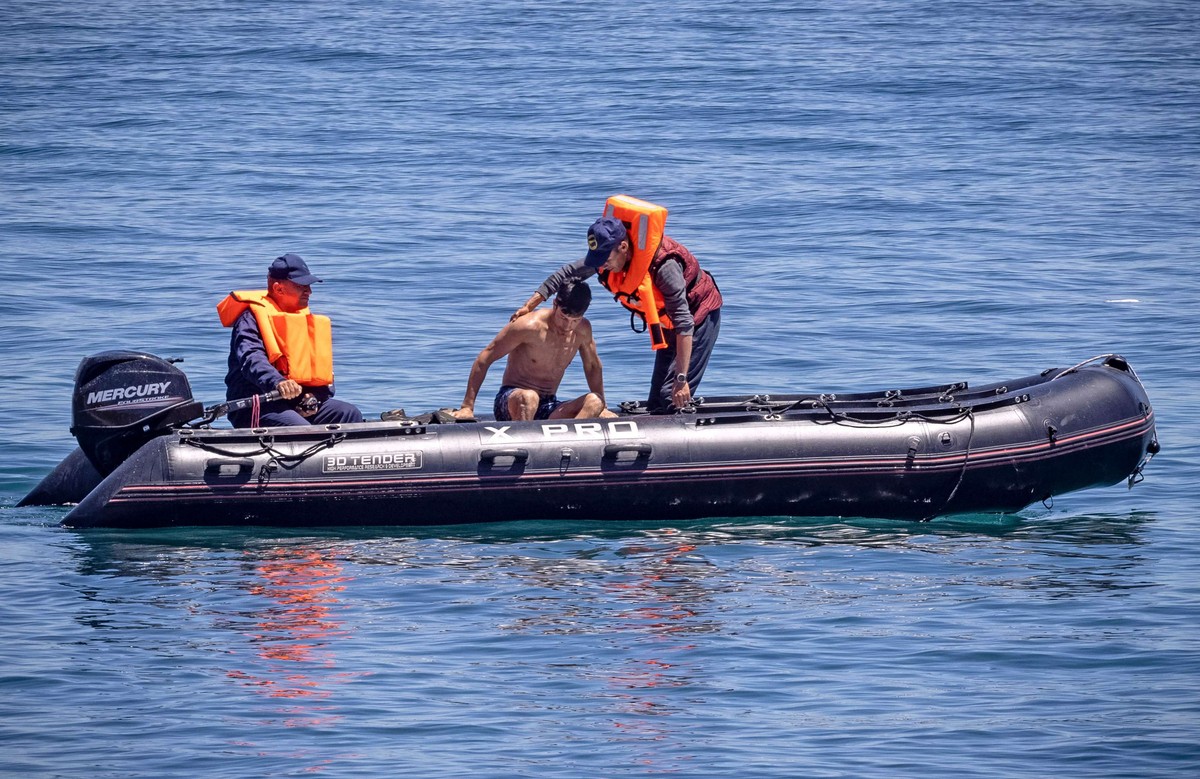 البحرية المغربية أنقذت مئات المهاجرين من الموت غرقا 