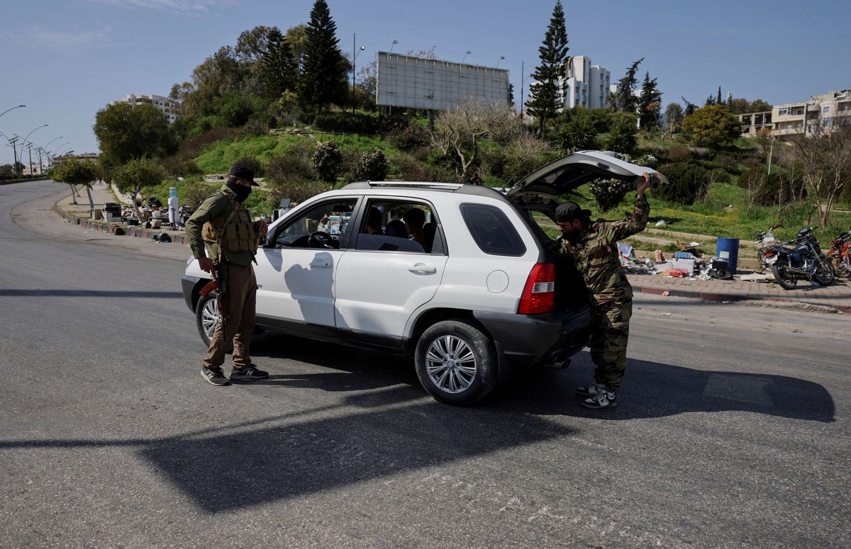دمشق تلاحق فلول النظام السوري