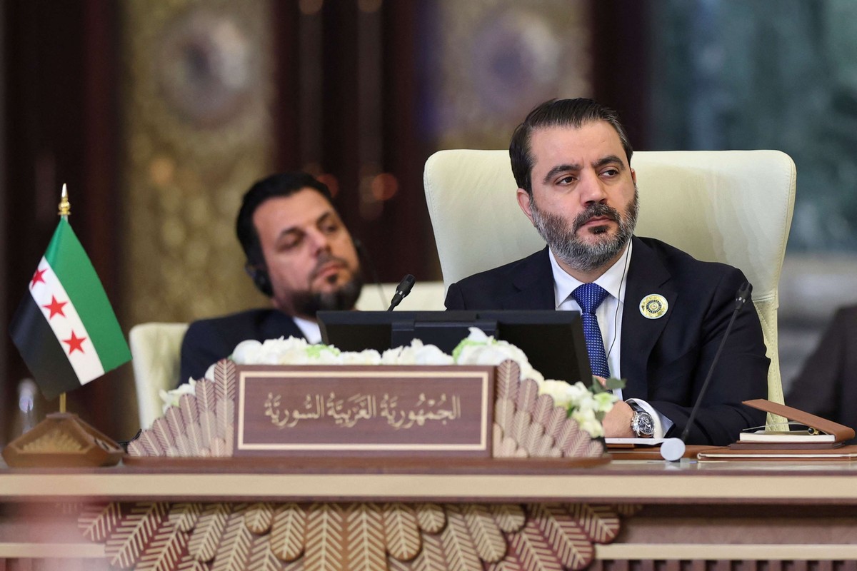 الدبلوماسية تحل محل التوتر