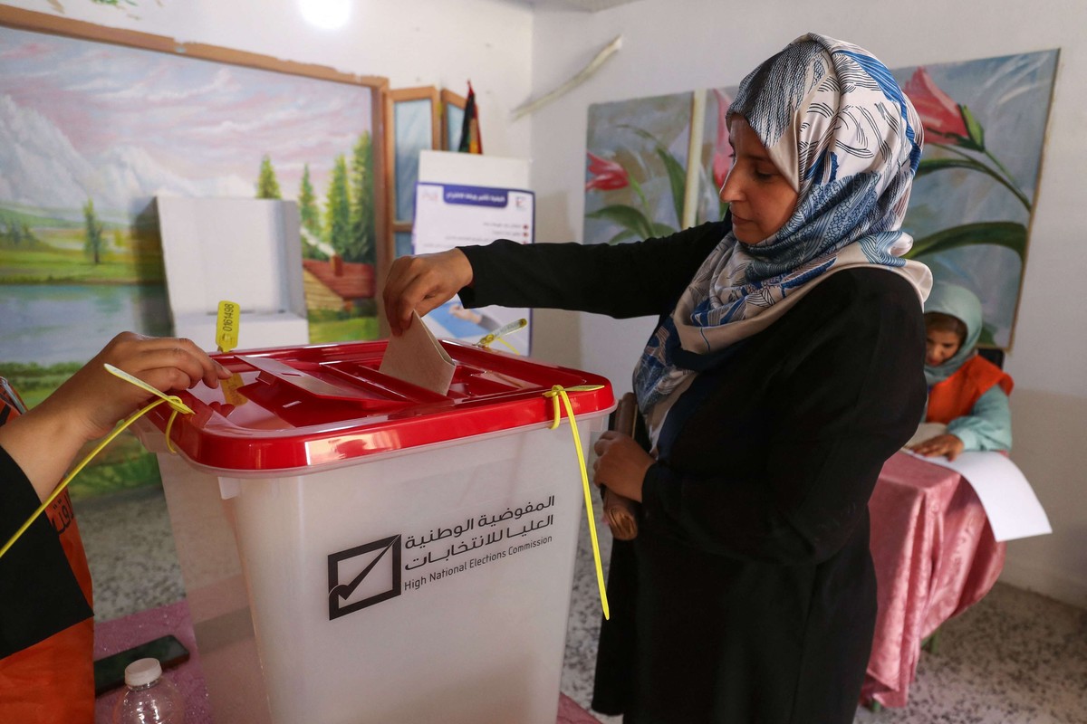 امال الليبيين معلقة على انتخابات لا تبدو قريبة