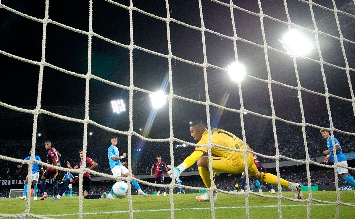 فرانك أنغيسا يسجل هدفه الأول ضد كالياري في وقت قاتل 