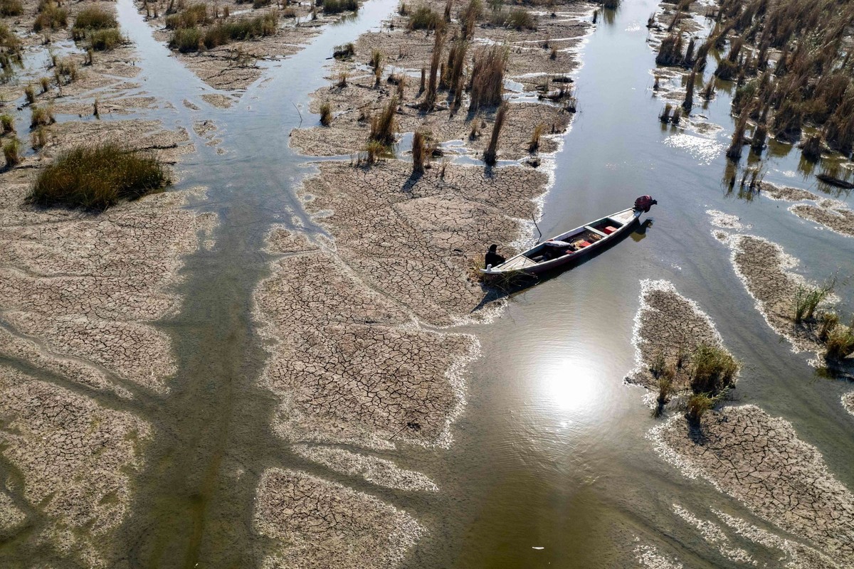 أكثر من كارثة تتربص بالعراق من شح المياه إلى التضخم الوظيفي والسكاني
