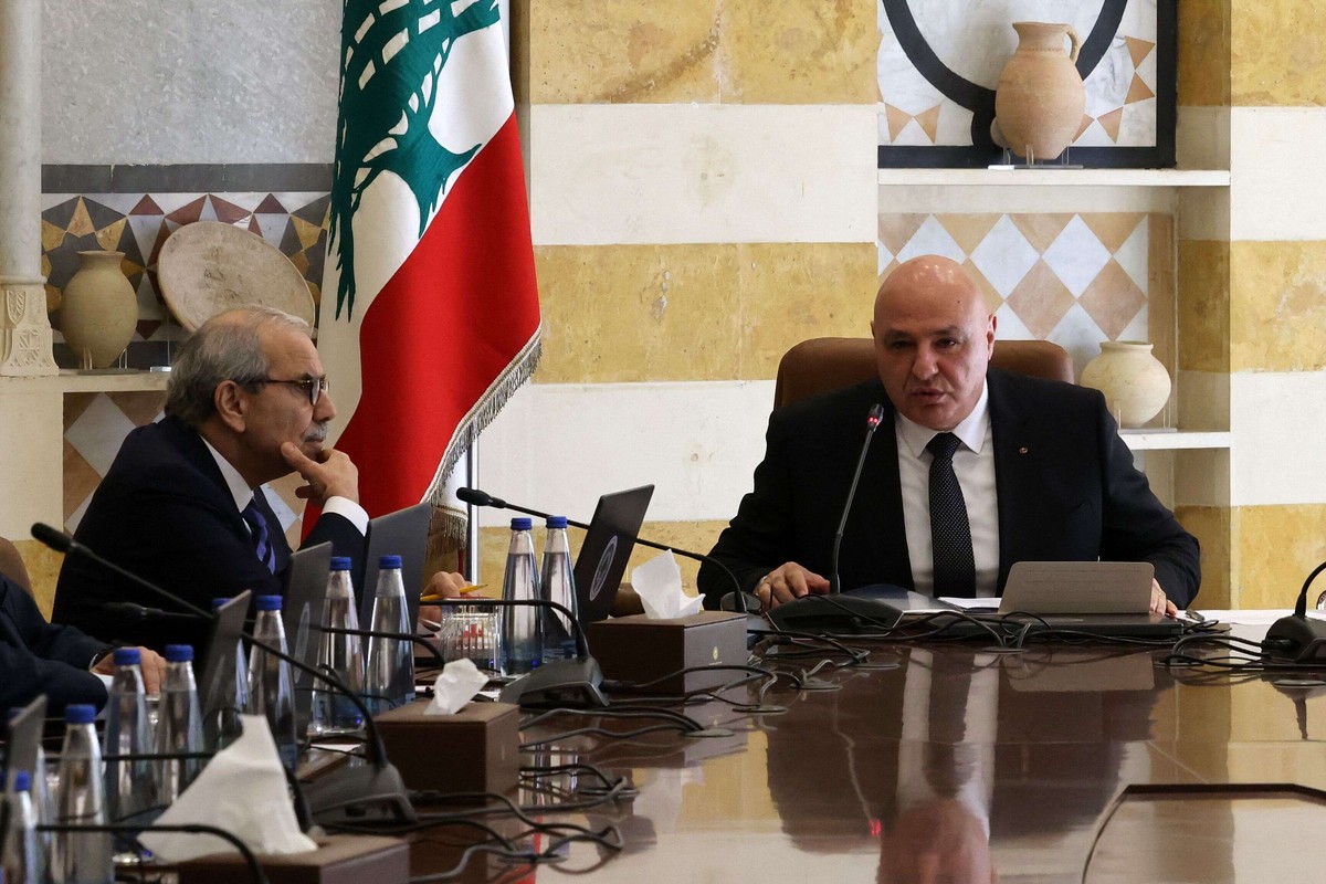 الوقت يمر دون تحقيق نتائج ملموسة في ملف نزع سلاح حزب الله