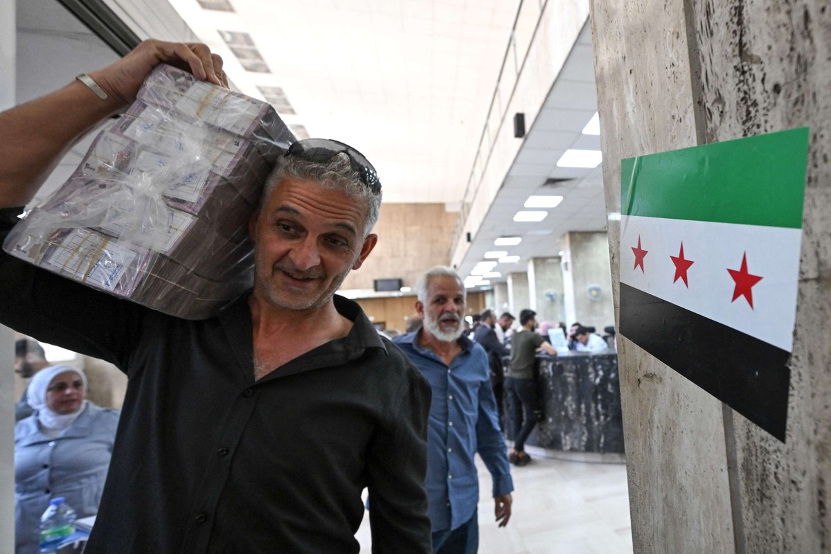 مبلغ لا يساوي بضع مئات من الدولارات