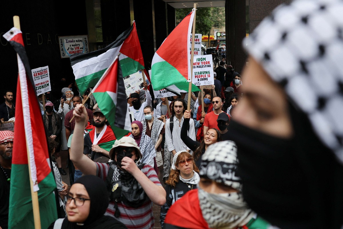 زخم رسمي وشعبي يدفع لتبني حل الدولتين