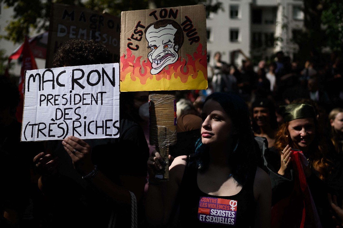 قرارات ماكرون تثير غضبا شعبيا
