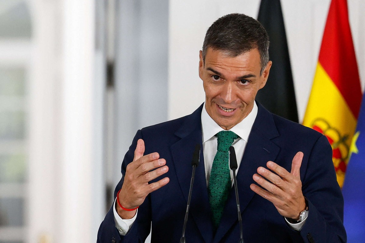 بيدرو سانشيز يحاول الموازنة بين علاقات بلاده