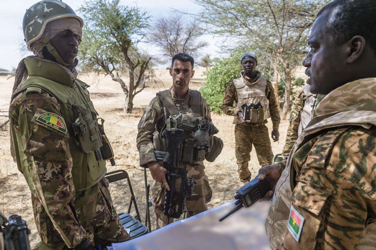 متاعب القوات المالية تتضاعف 