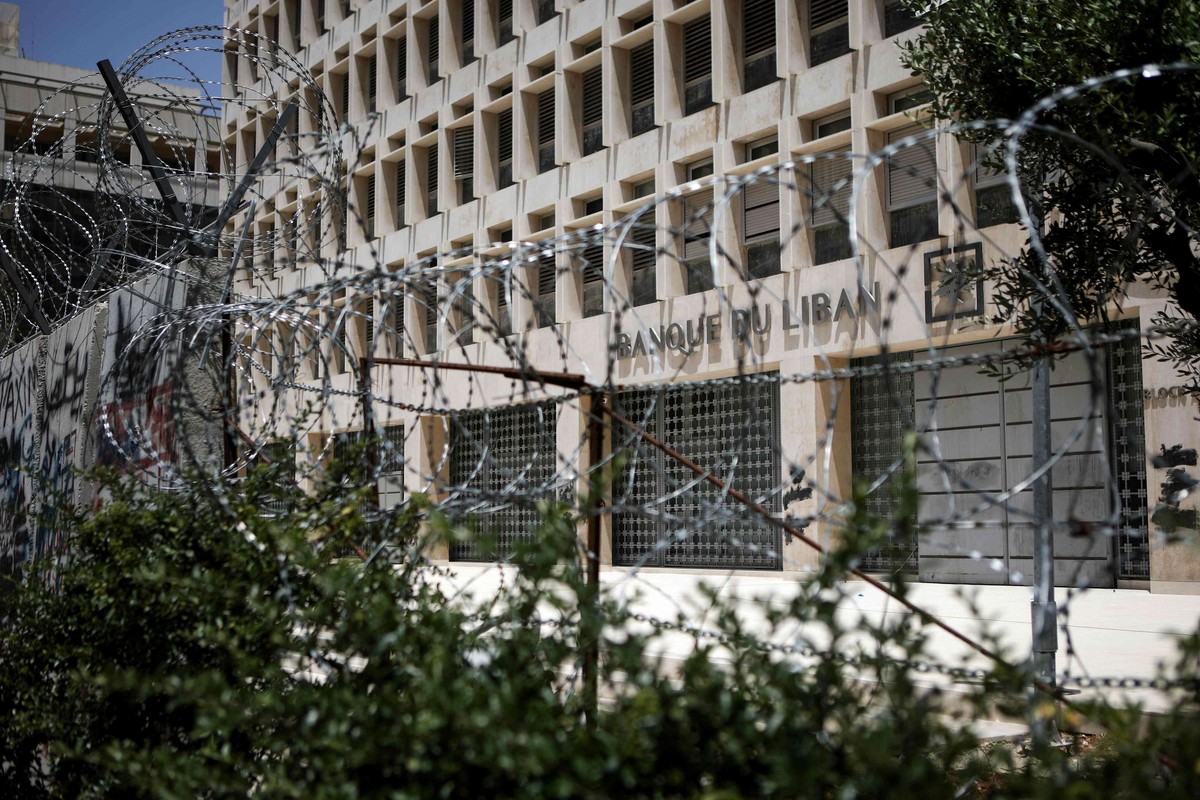 لبنان يسعى لدعم الاستقرار المالي عبر حكومة تحظى بدعم دولي واقليمي