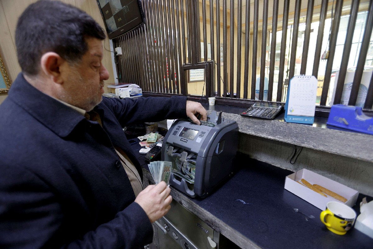 القطاع المصرفي الإيراني يعاني مشاكل هيكلية كبيرة