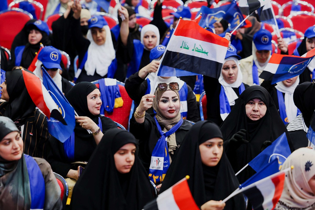 منصة البرلمان العراقي تحت وصاية الرجال.. جدل يتجدد حول مستقبل الكوتا النسائية