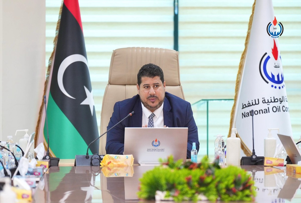 سليمان شغل العديد من المناصب القيادية في قطاع النفط 