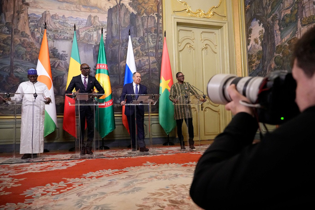 دول الساحل استبدلت الفرنسيين بالروس 