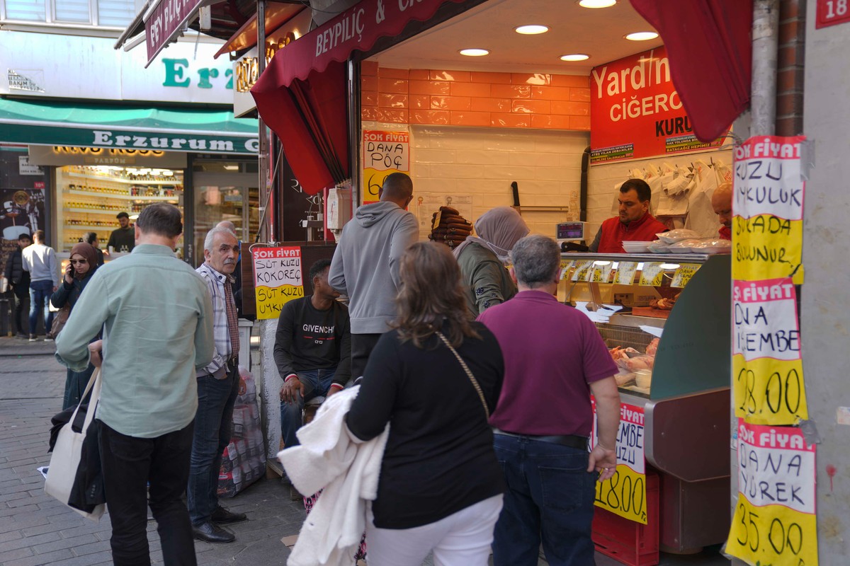 غلاء المعيشة يرهق الأتراك 