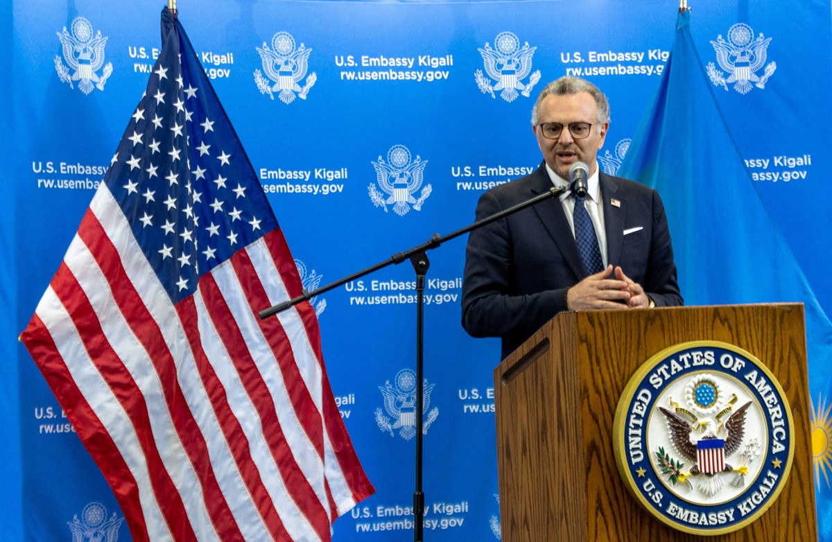 قائد الجيش السوداني يتهم بولس بعدم الحياد