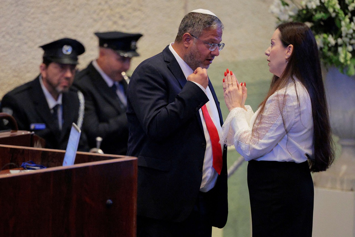 قانون عنصري يدعمه وزراء متشددون