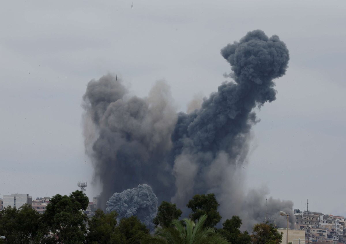 اسرائيل تقول انها تستهدف مواقع حزب الله