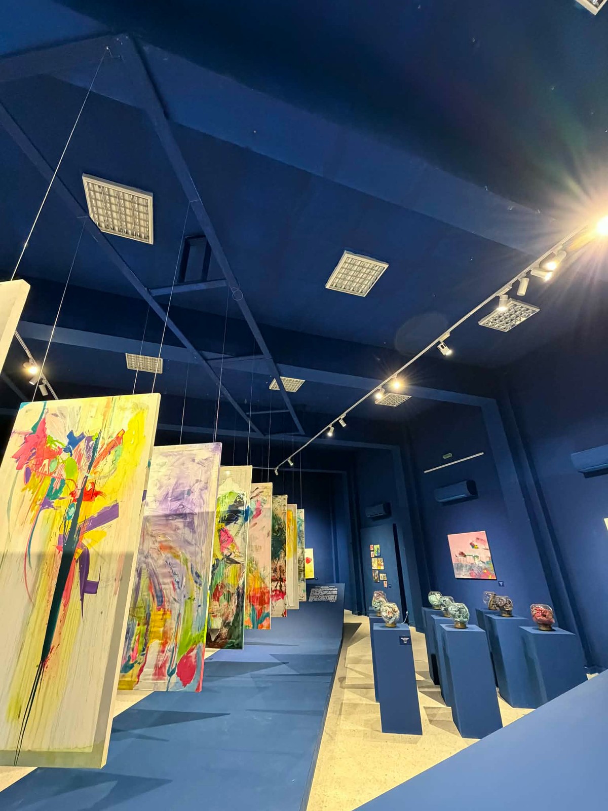 معرض متنوع التقنيات والهيئات التشكيلية 