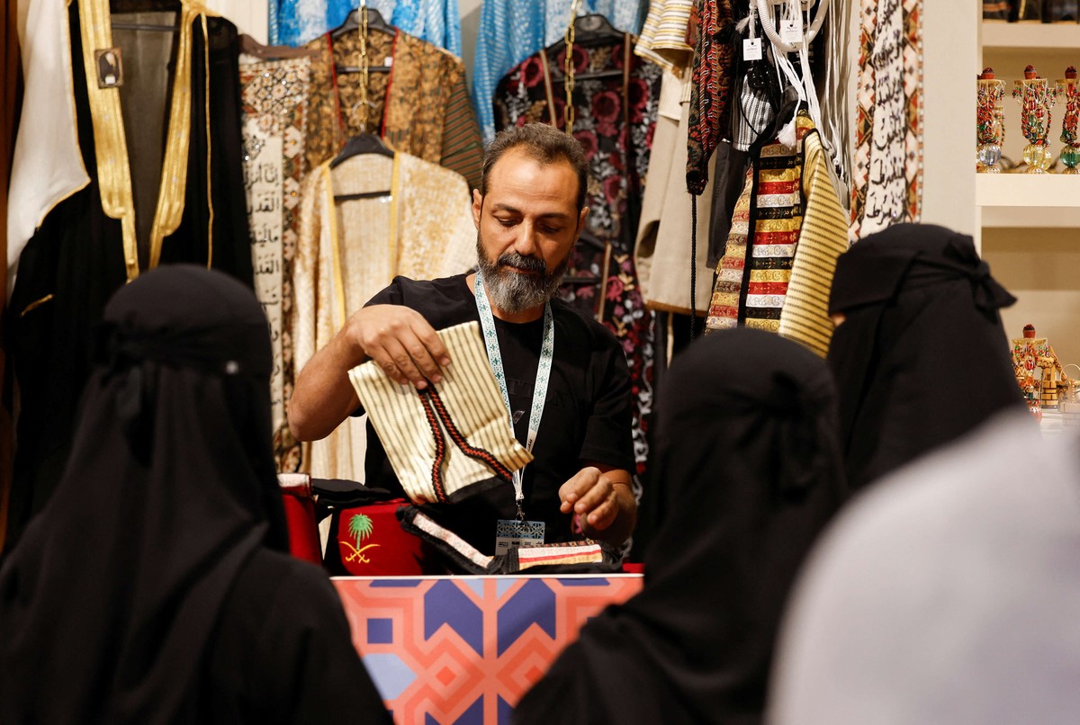 ورش عمل متخصصة تشارك في المعرض