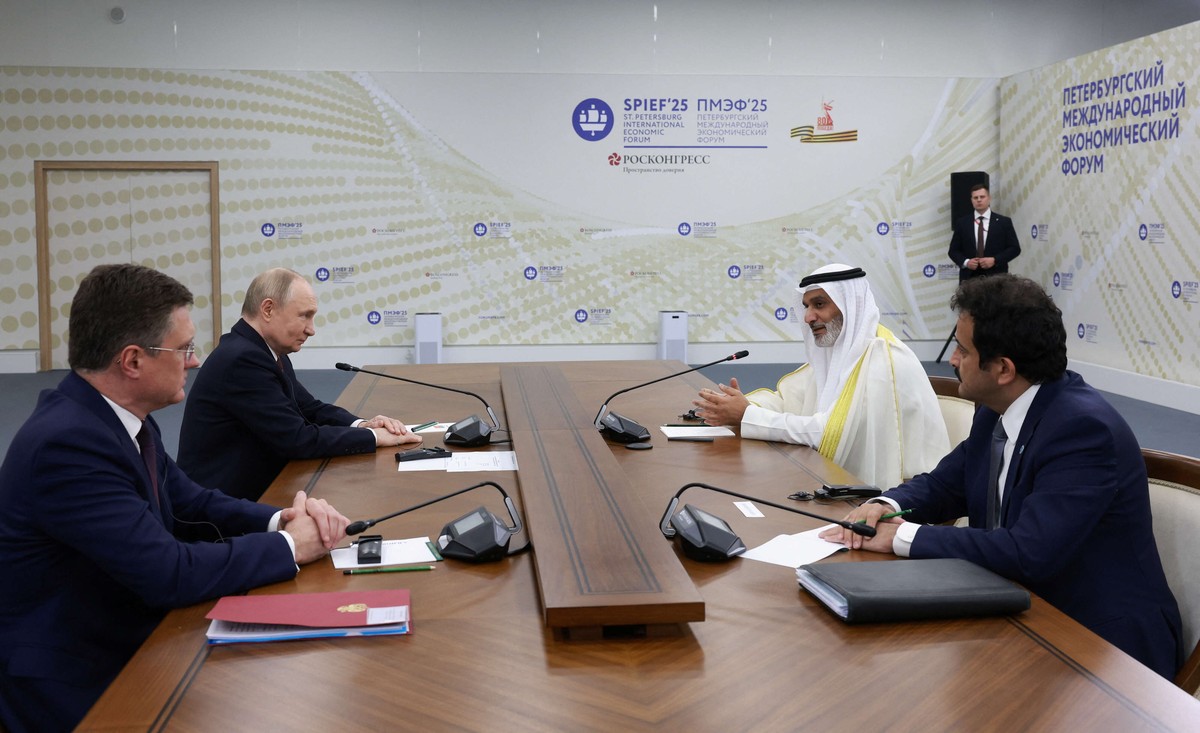 التحالف النفطي يحاول استعادة حصته السوقية دون التسبب في فائض بالمعروض