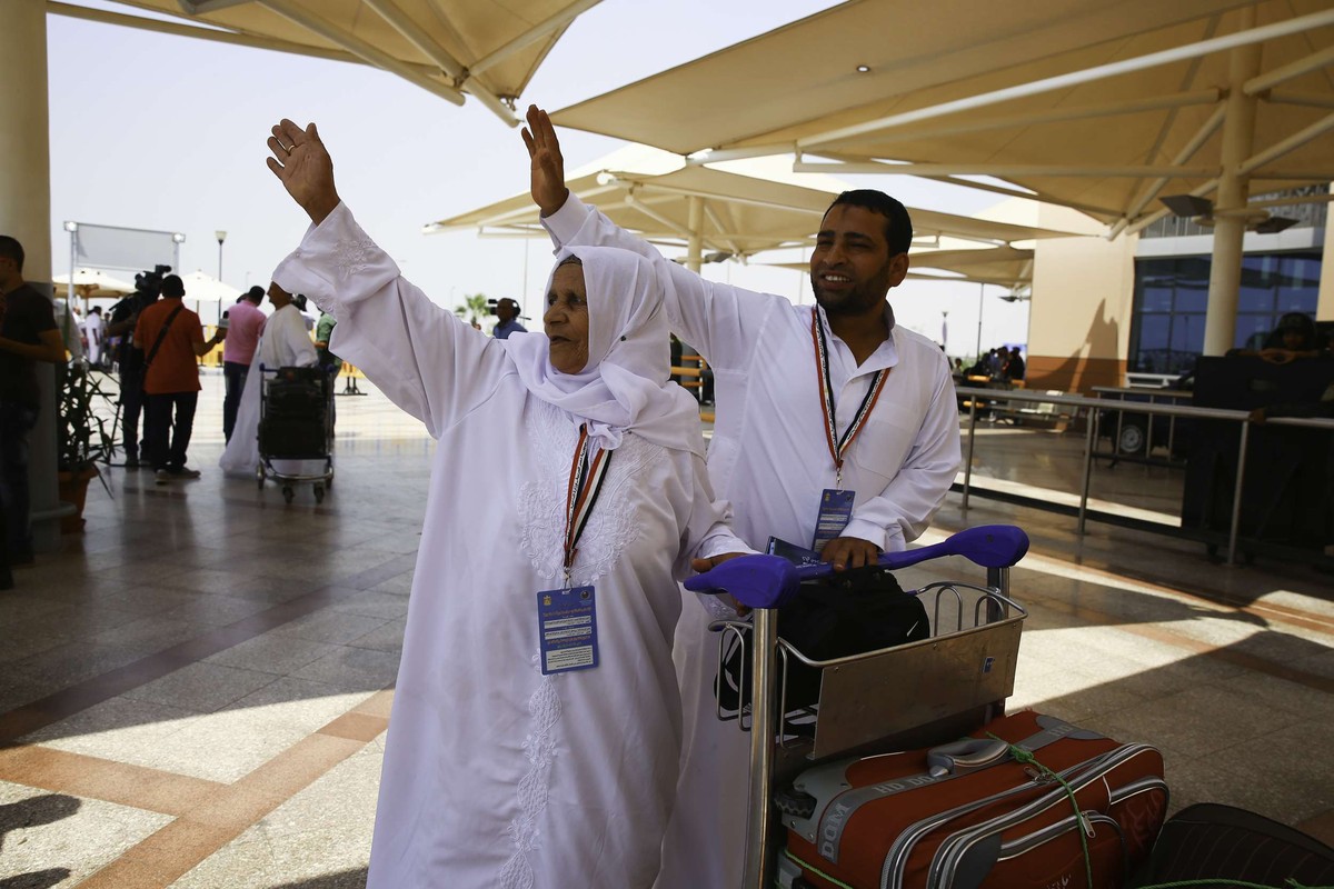 شركات عديدة تستغل لهفة المصريين لأداء الشعائر المقدسة