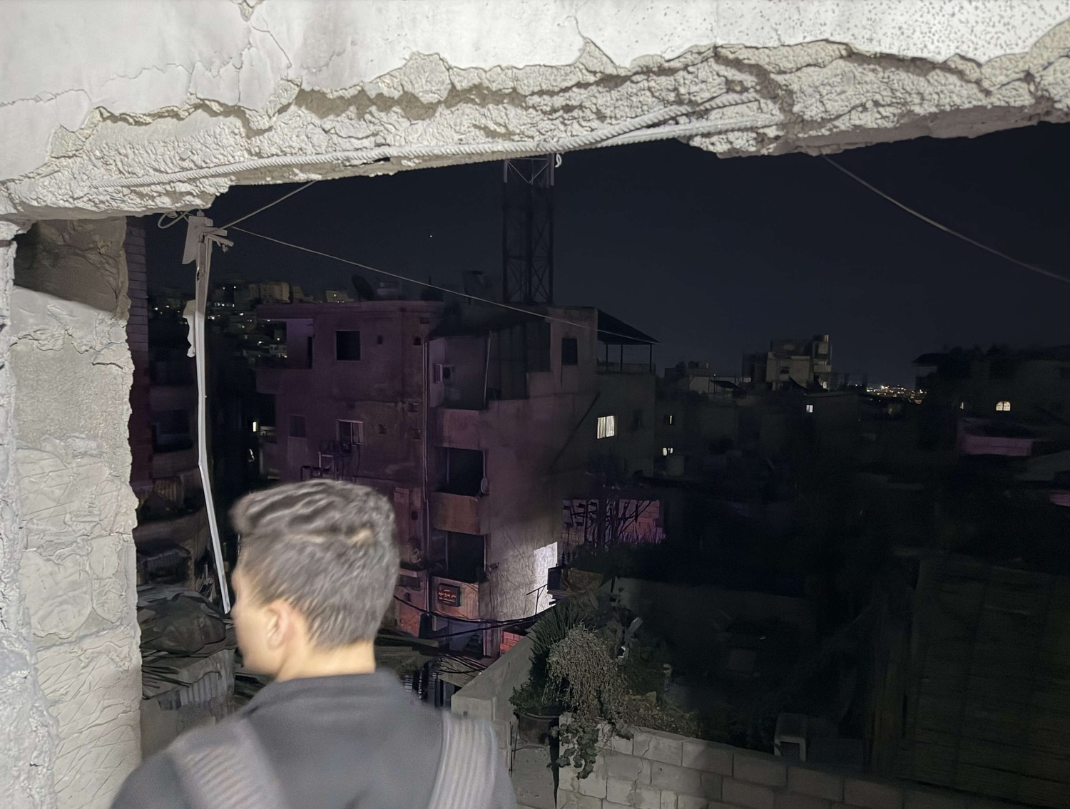 أضرار مادية بالمنزل مع إصابة امرأة