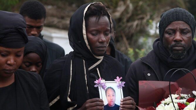 حكاية إنسانية تستعيد العوالم الخفية للمربيات الإفريقيات 