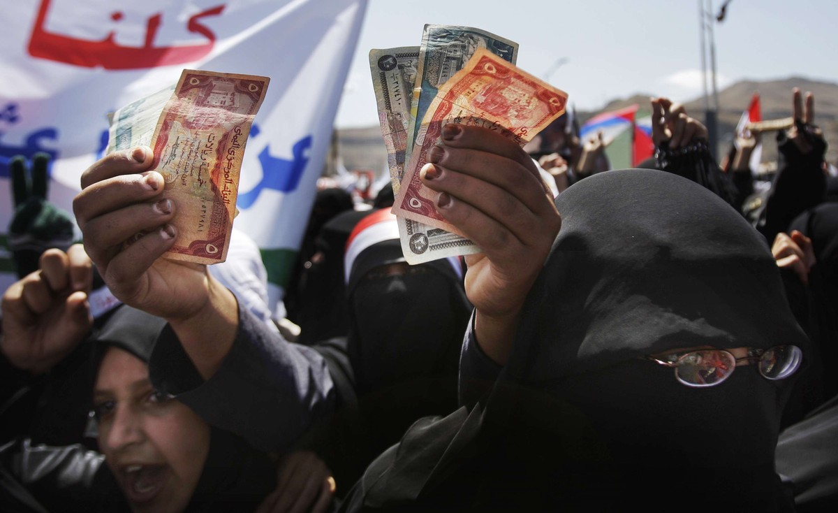 تصاعد الغضب الشعبي جراء تدهور الأوضاع الاقتصادية والمعيشية