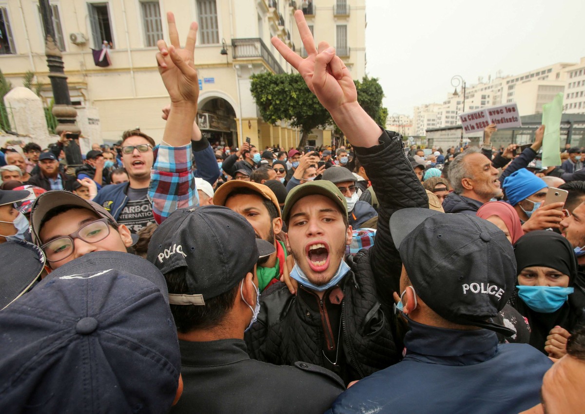 الجزائريون تظاهروا خلال السنوات الماضية ضد استشراء الفساد